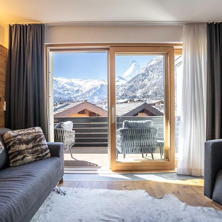 Moderne Wohnung Mit Ausblick Und Viel Sonne เซอร์แมท ภายนอก รูปภาพ